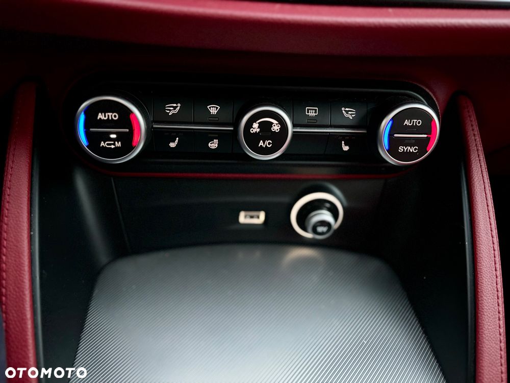 Alfa Romeo Stelvio 2.0 Turbo 16V AT8-Q4 First Edition - 17