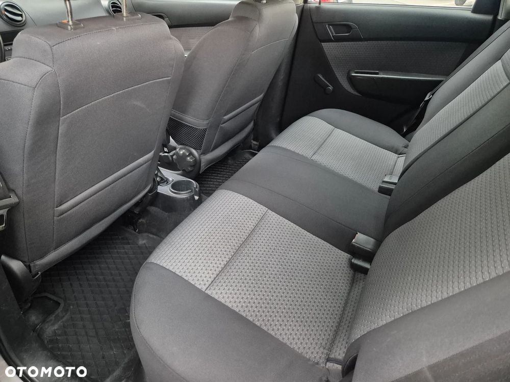 Chevrolet Aveo 1.2 16V Base - 10
