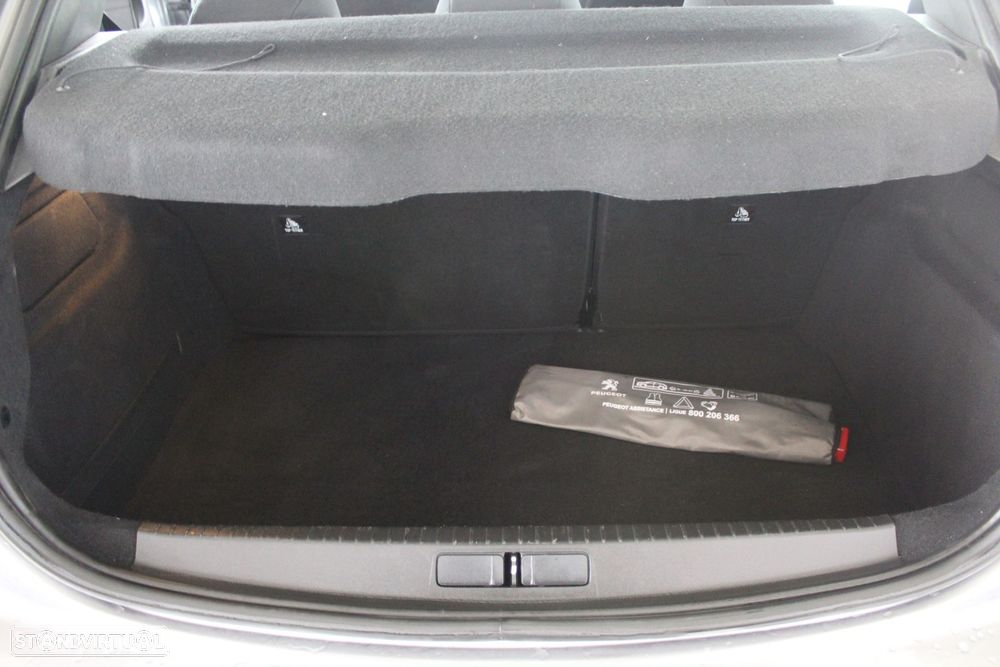 Peugeot 208 1.2 PureTech Active Pack - 11