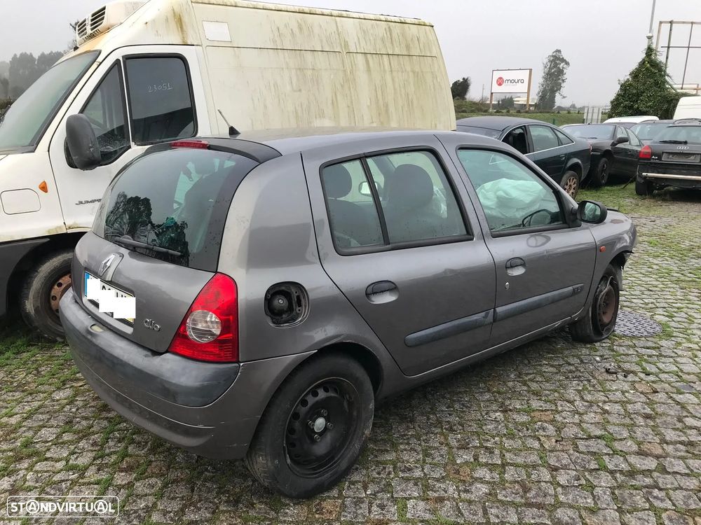 Renault Clio II 1.2 5P 2002 - Para Peças - 8