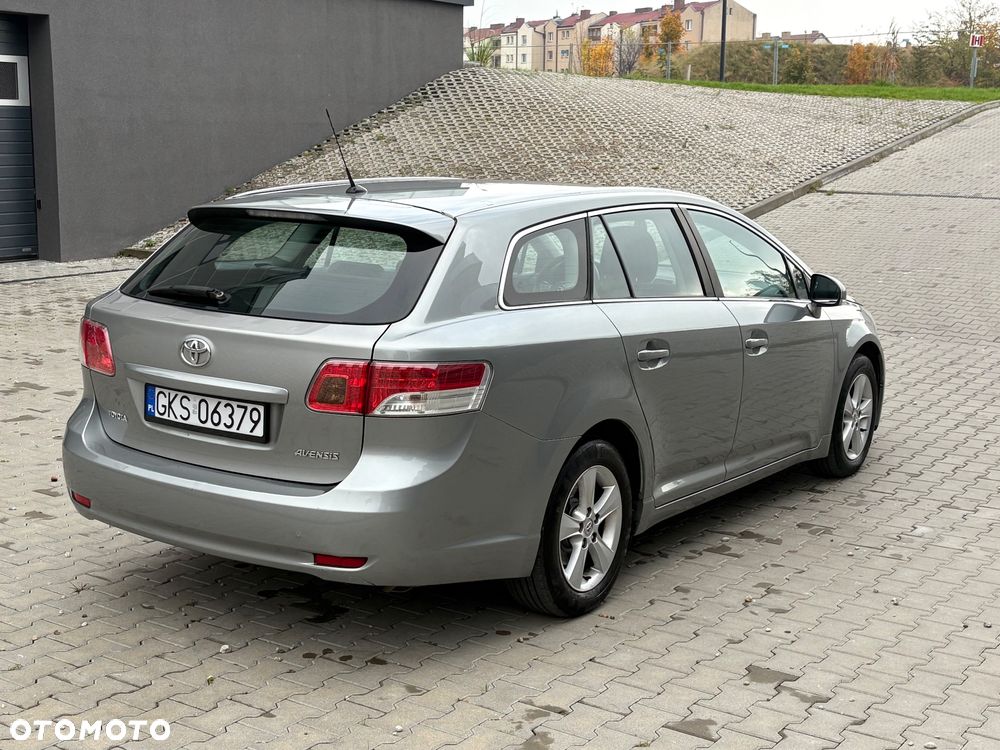 Toyota Avensis 1.8 Sol NAVI - 4