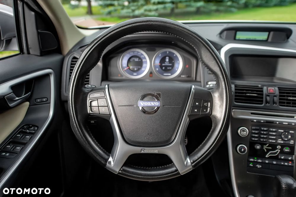 Volvo XC 60 D5 AWD Geartronic Momentum - 16