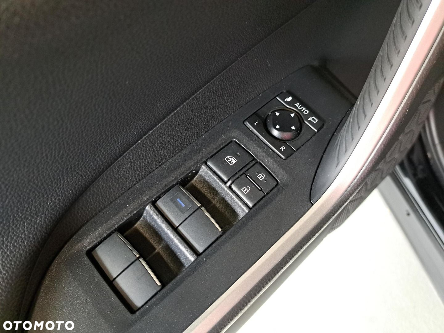 Toyota RAV4 2.0 Comfort 4x2 - 32