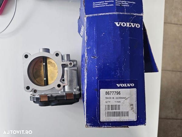 Clapeta acceleratie admisie aer cu motoras  NOUA VOLVO S60 S80 V70 8677796 - 2