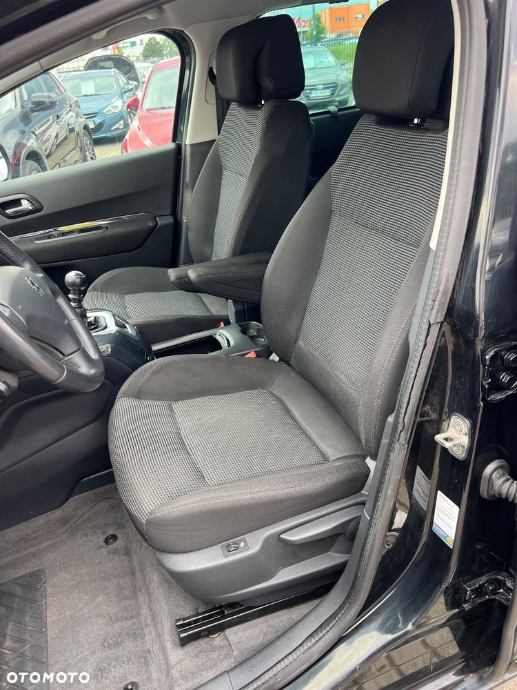 Peugeot 5008 - 8