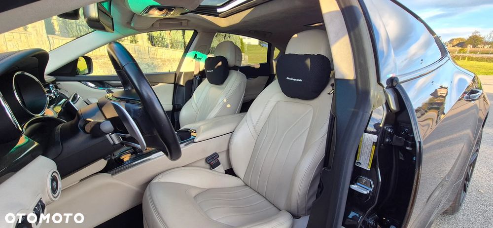 Maserati Quattroporte - 17