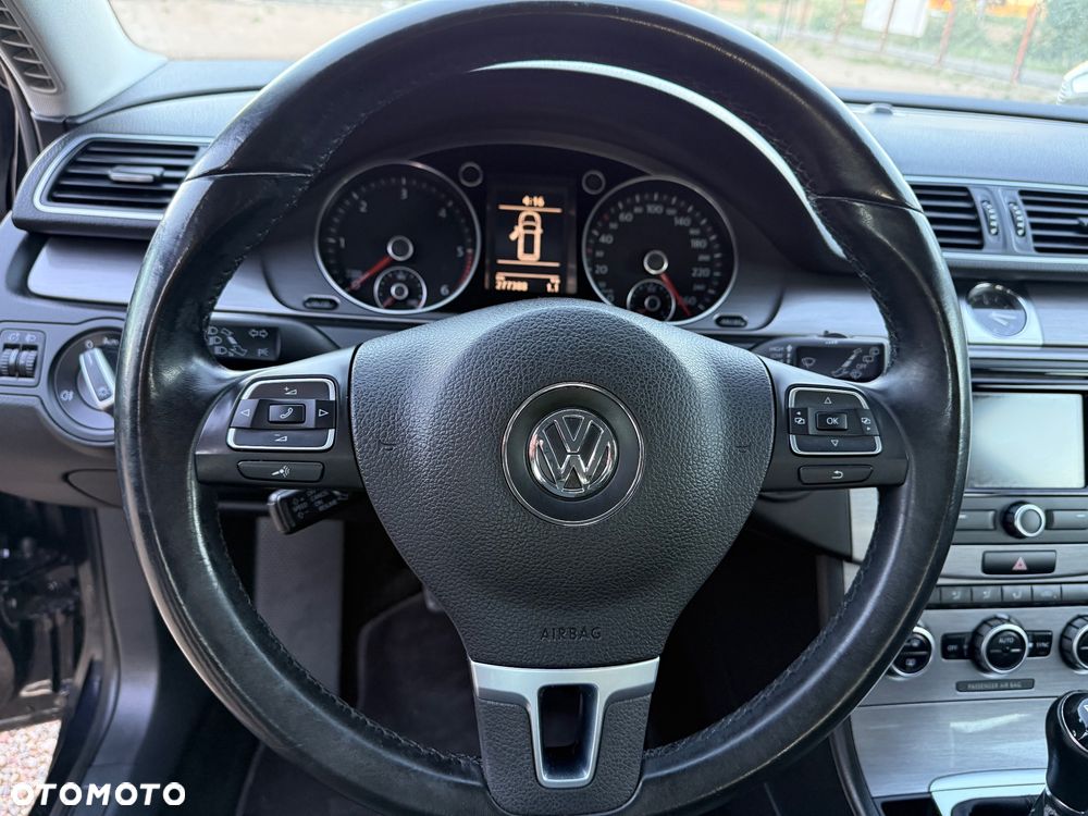 Volkswagen Passat - 29