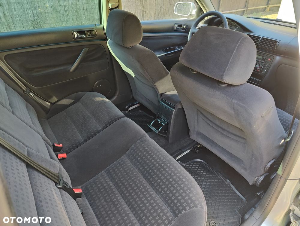 Volkswagen Passat 1.9 TDI Comfortline - 12