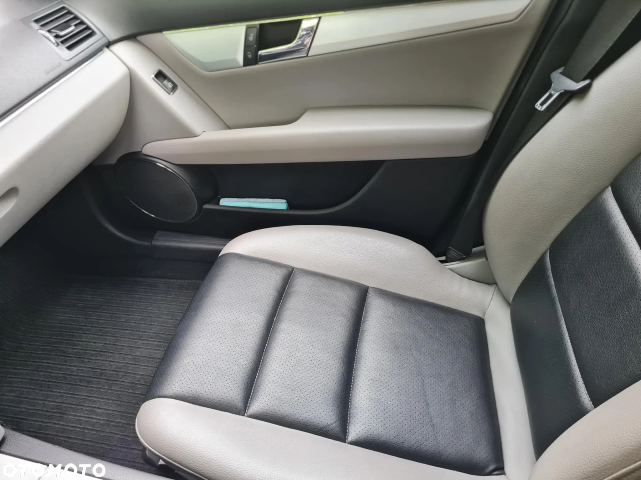 Mercedes-Benz Klasa C 320 CDI Avantgarde - 19