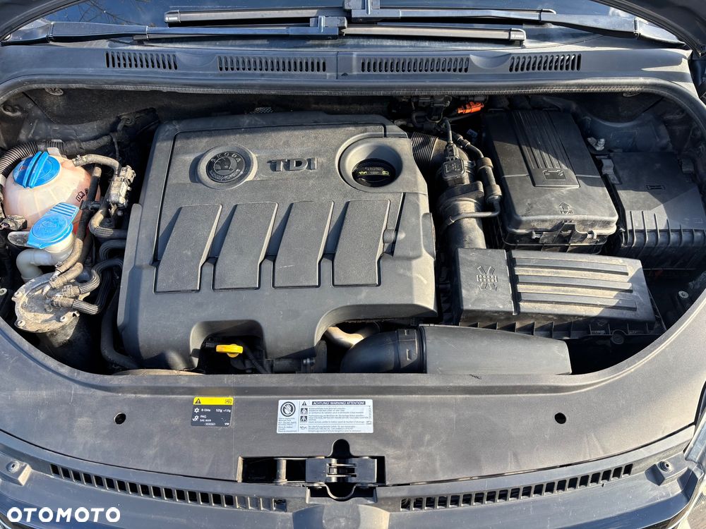 Volkswagen Golf Plus 1.6 TDI Highline - 13