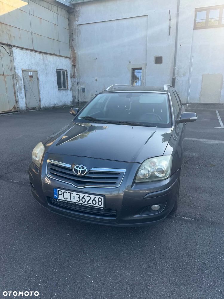 Toyota Avensis - 1