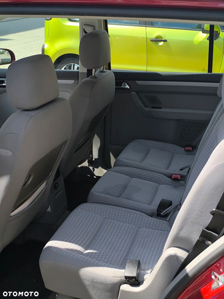Volkswagen Touran - 12