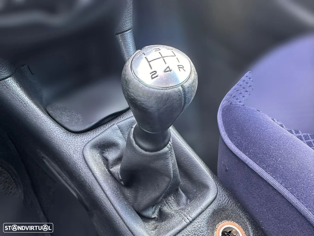 PEUGEOT 206 Hatchback (2AC) 1.4 16V Gasolina 88 cv  65 kW 2003 - 2008 KFU (ET3J4) para peças - 9