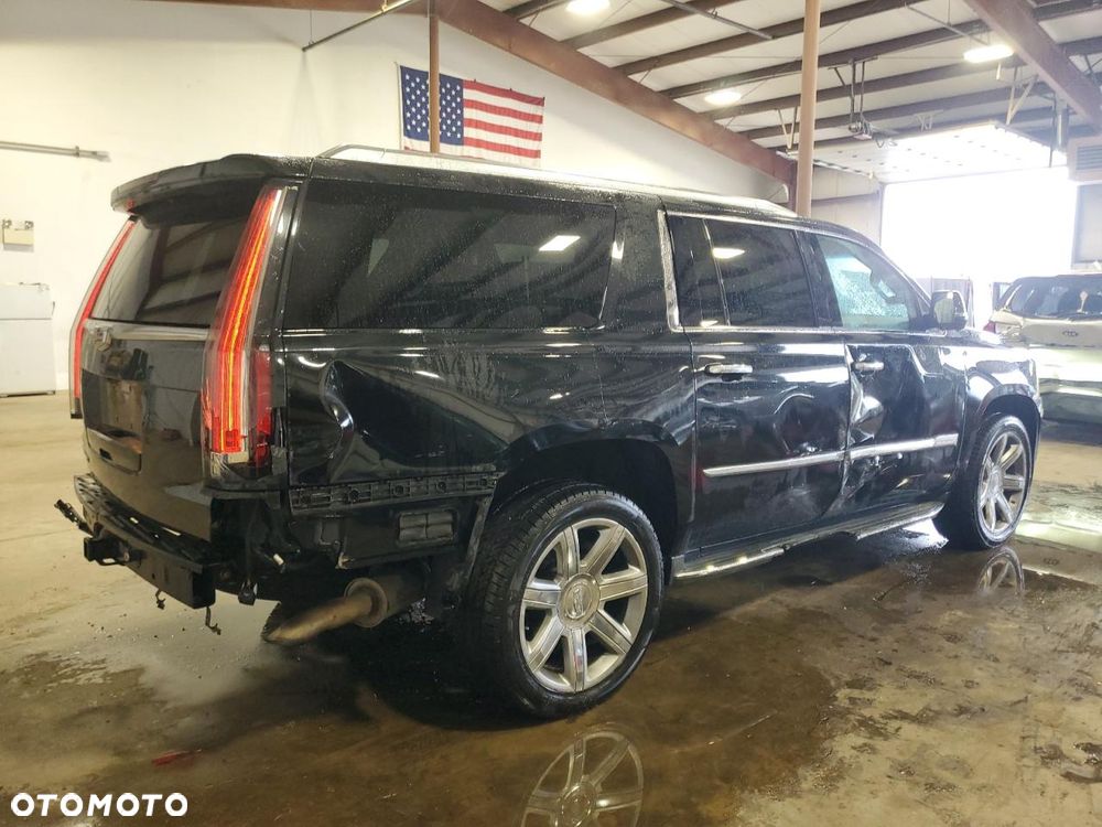 Cadillac Escalade - 4