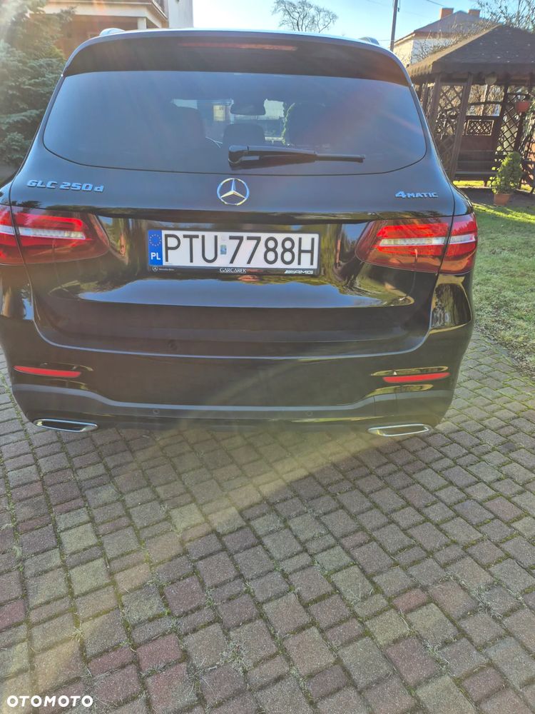 Mercedes-Benz GLC 250 d 4Matic 9G-TRONIC AMG Line - 10