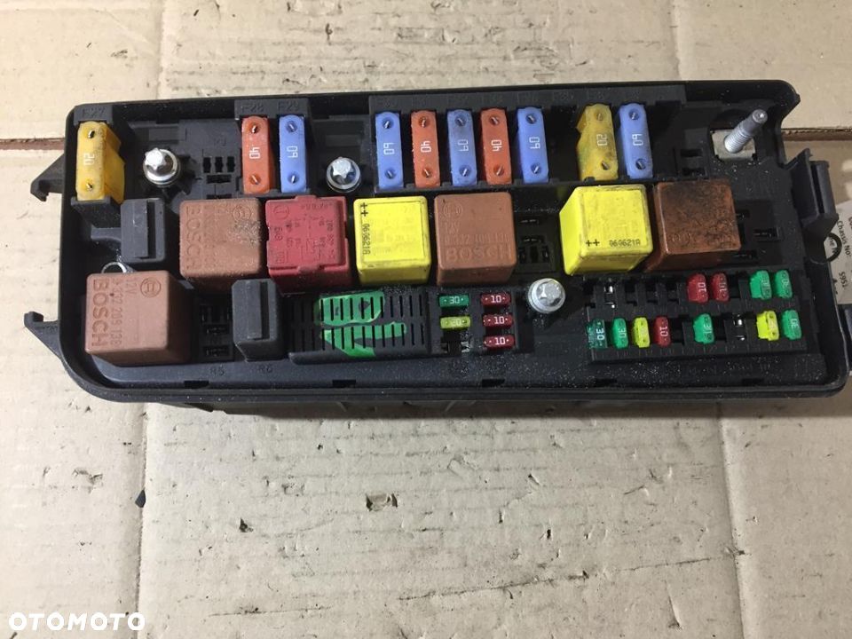 #SKRZYNKA BEZPIECZNIKÓW OPEL VECTRA C  1.9 CDTI nr 13187505 - 3