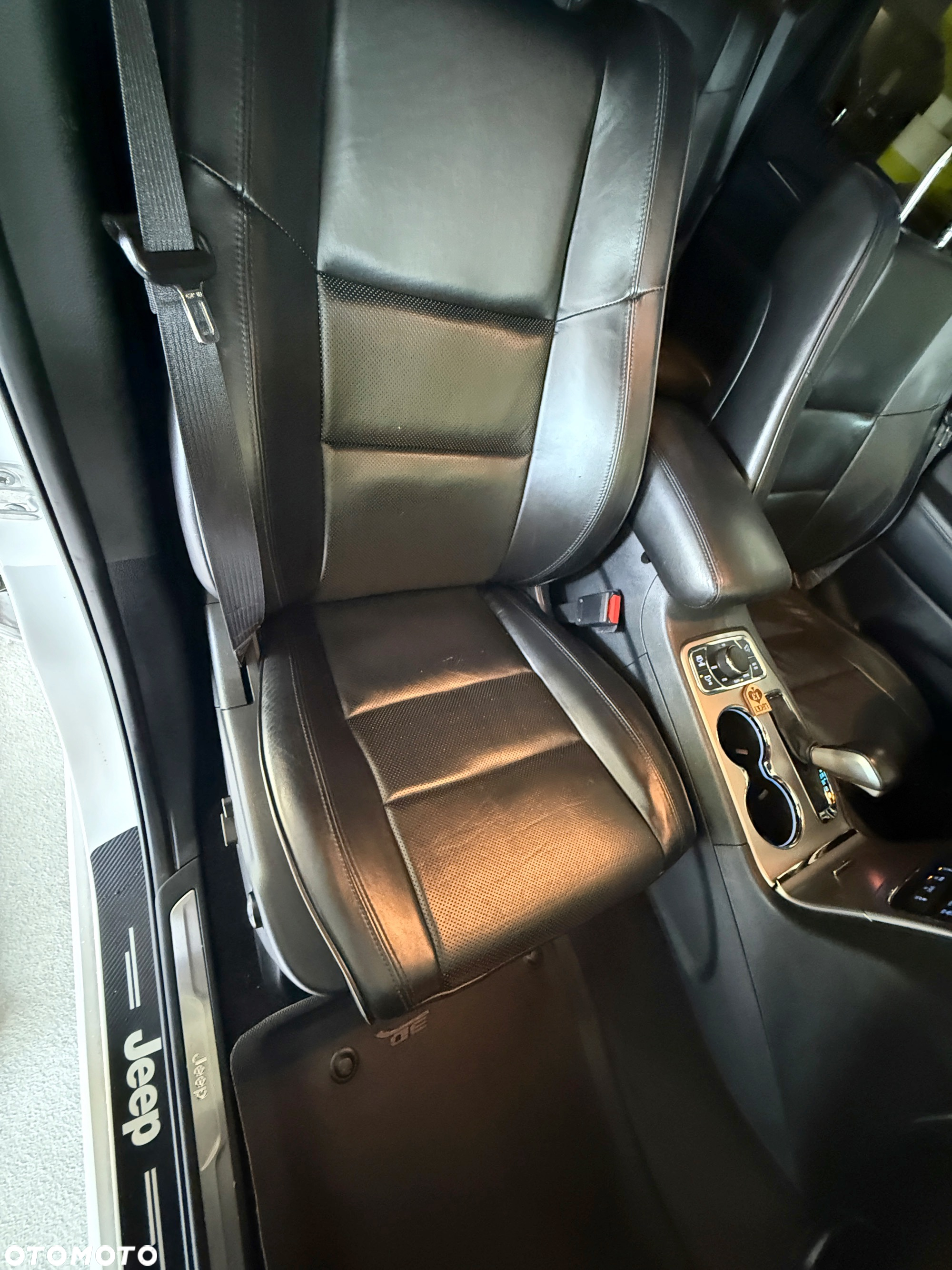 Jeep Grand Cherokee 5.7 V8 HEMI Overland Summit - 14