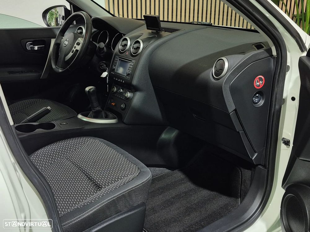 Nissan Qashqai 1.6 Tekna Premium 17 - 18