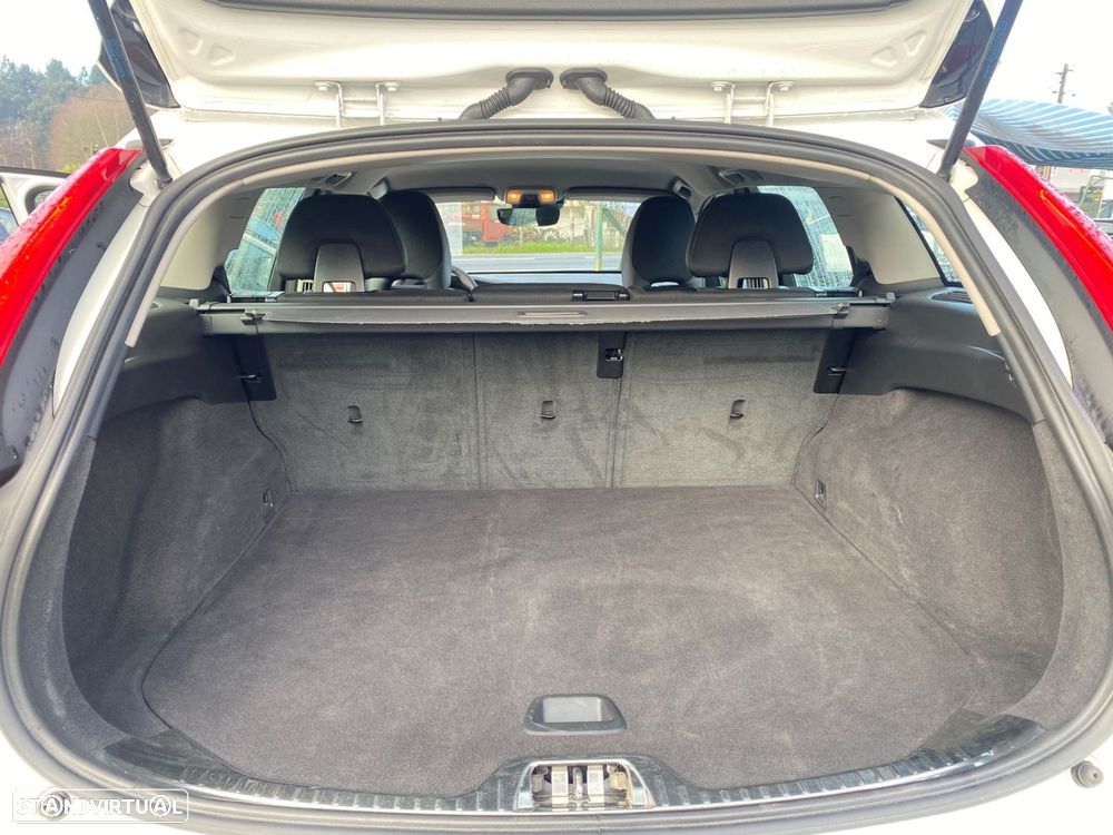 Volvo V60 Cross Country 2.0 D4 Momentum Geartronic - 13