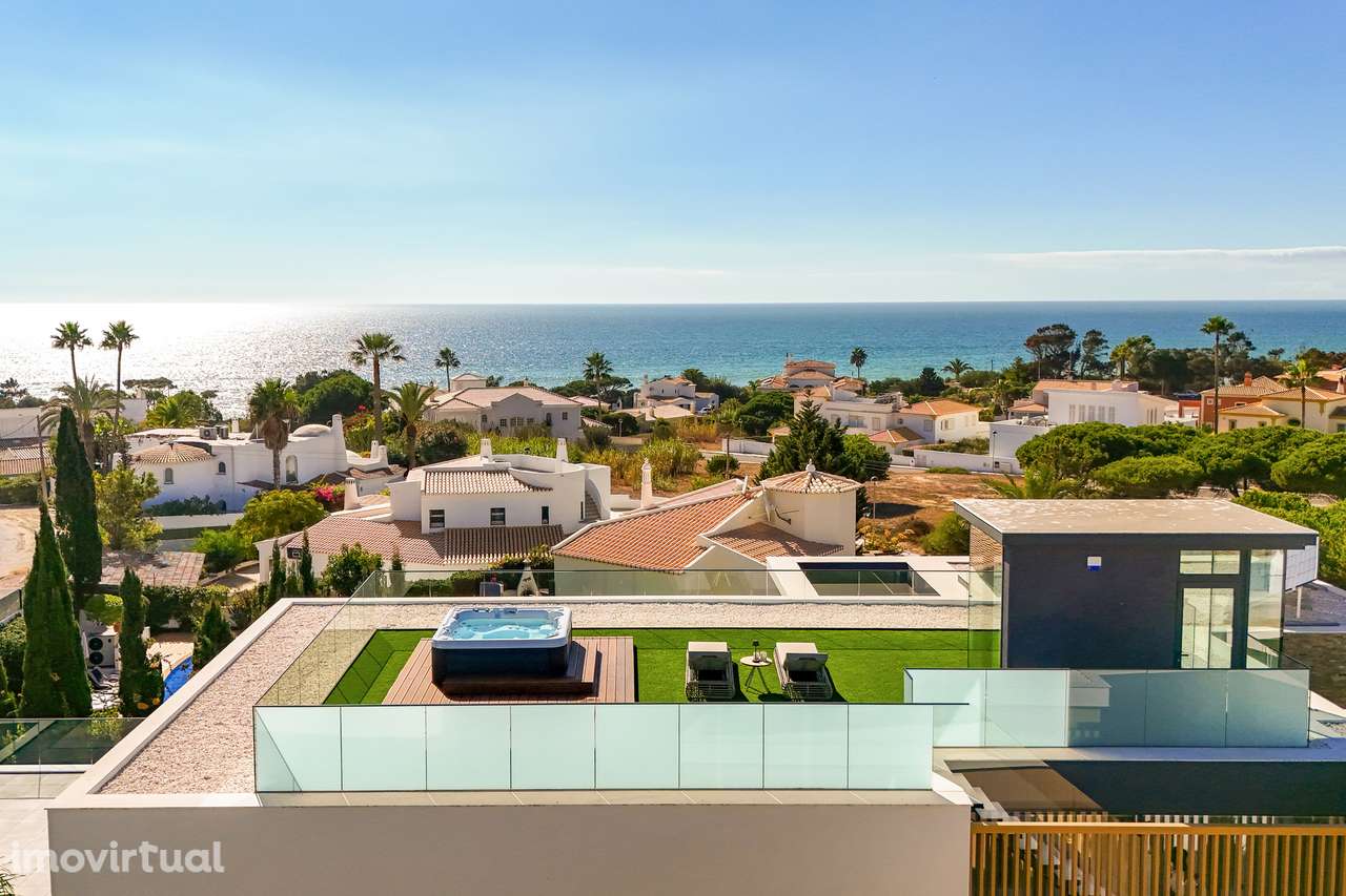 Moradia nova de luxo com vista mar a 250m da praia, vendida mobilada - Grande imagem: 2/60