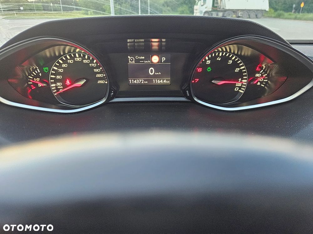 Peugeot 308 1.2 PureTech GPF Allure S&S EAT8 - 21