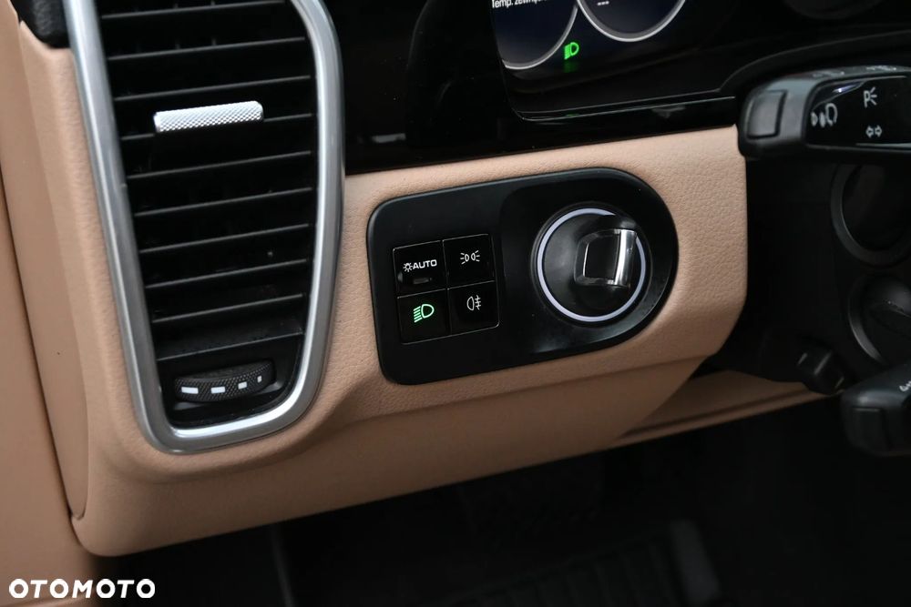 Porsche Cayenne S Platinum Edition - 30