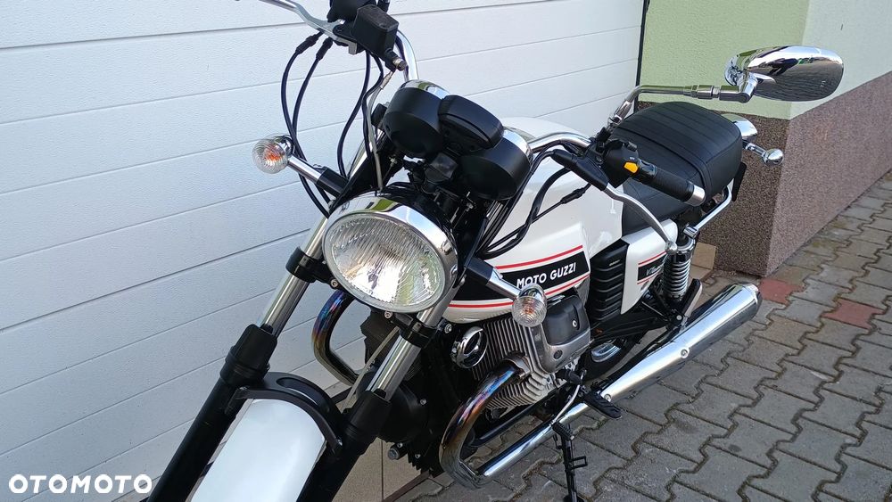 Moto Guzzi V7 - 12