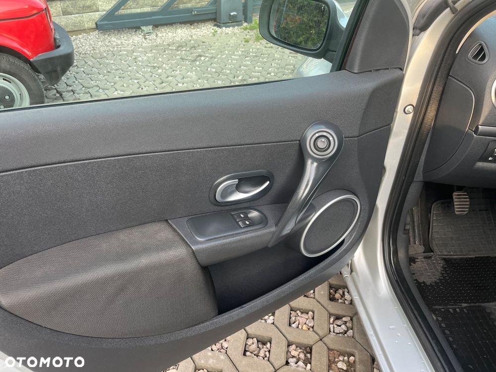 Renault Clio 1.6 16V Exception - 19