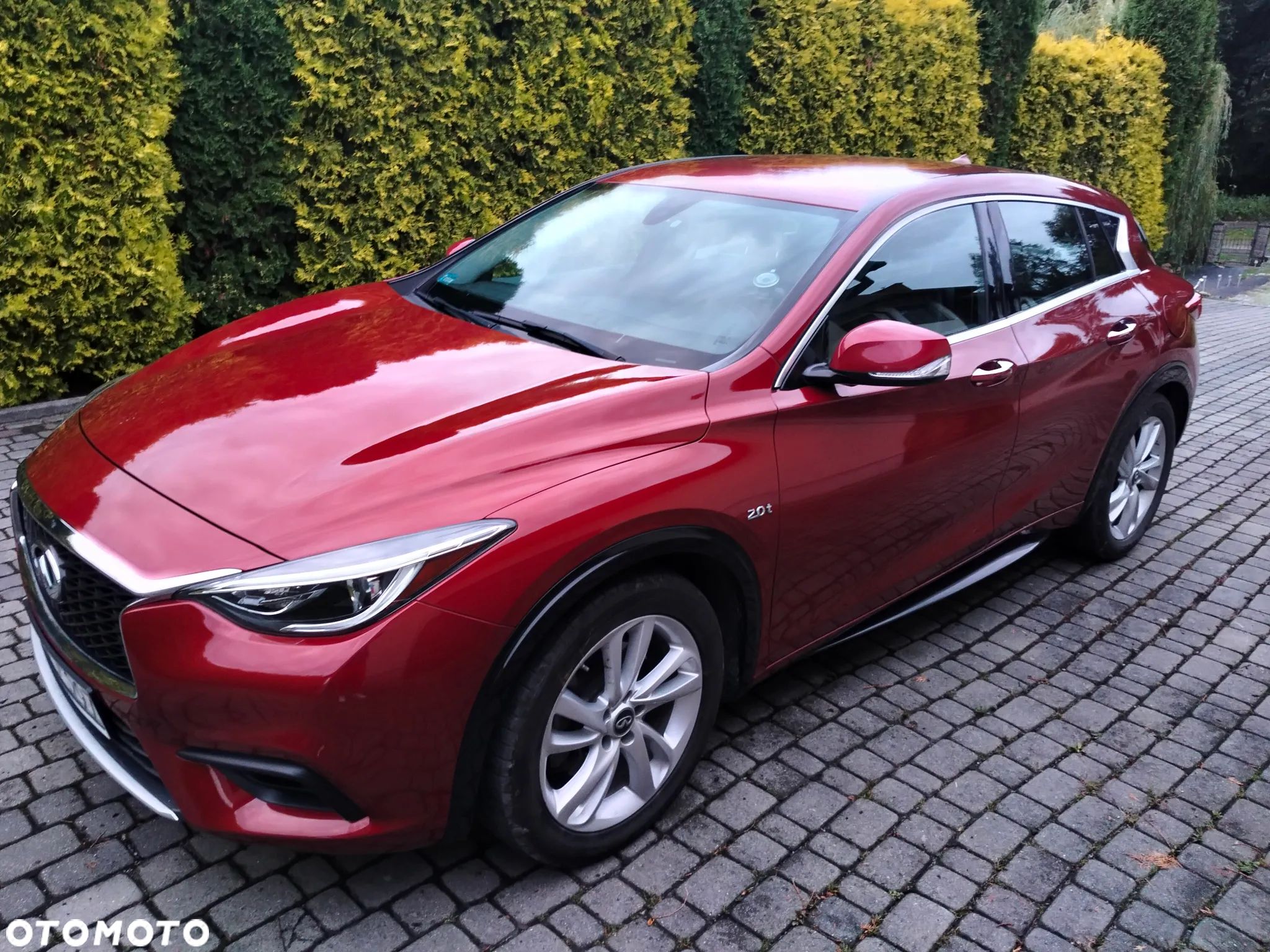 Infiniti QX - 1