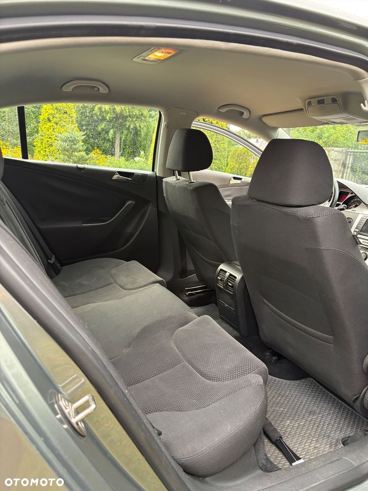 Volkswagen Passat 2.0 FSI Comfortline - 12