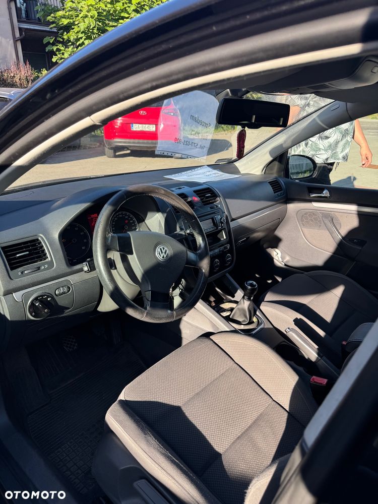 Volkswagen Golf 2.0 FSI Comfortline - 4
