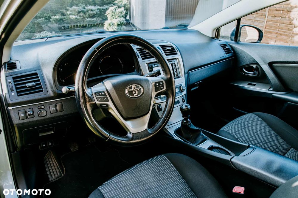 Toyota Avensis 1.8 Sol plus NAVI - 6