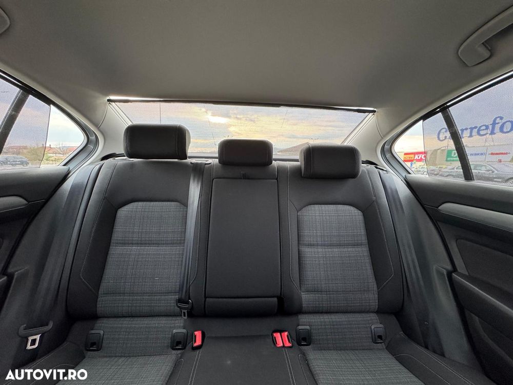 Volkswagen Passat 2.0 TDI SCR DSG Business - 17