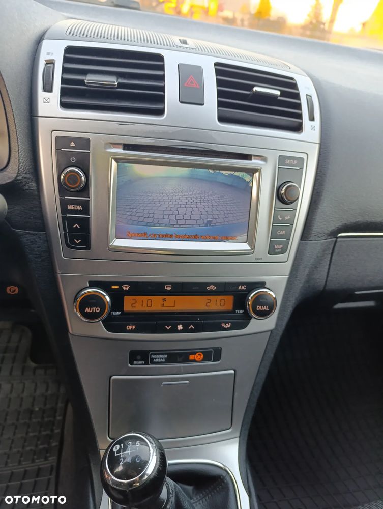 Toyota Avensis Combi 2.0 D-4D - 12