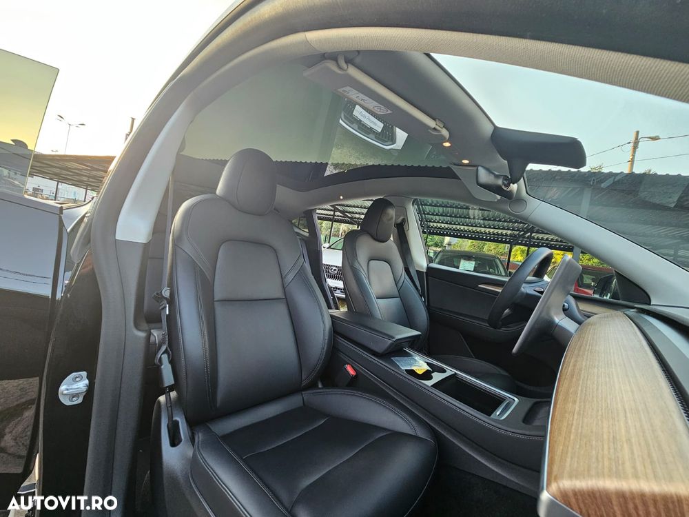 Tesla Model Y Long Range Dual Motor AWD - 8
