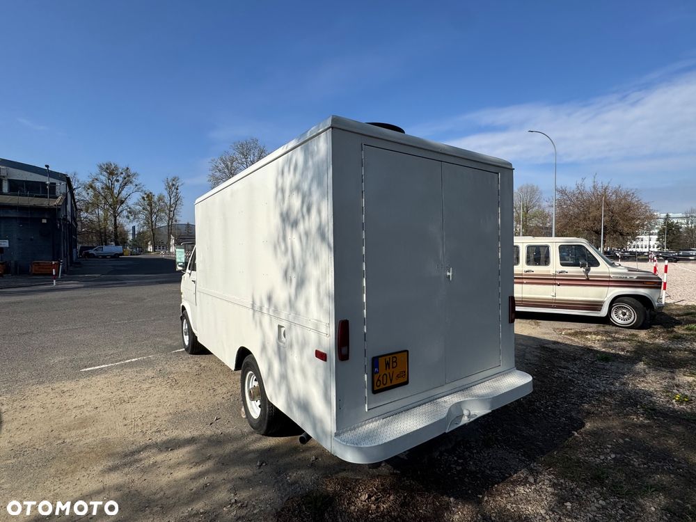 Ford Econoline - 6