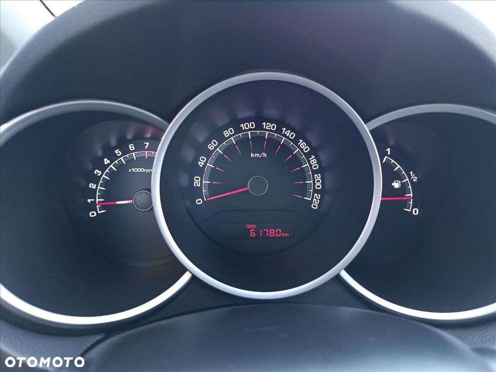 Kia Venga 1.6 M - 14