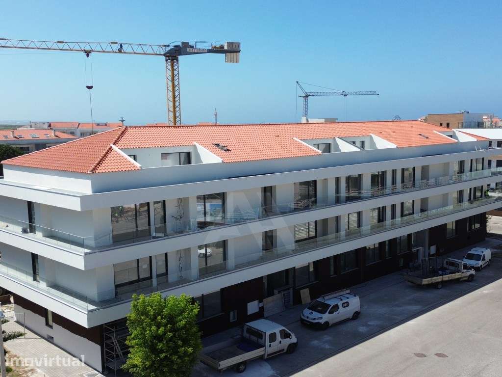 Apartamento T2 com garagem e arrecadação na Praia da Consolação - Grande imagem: 4/30