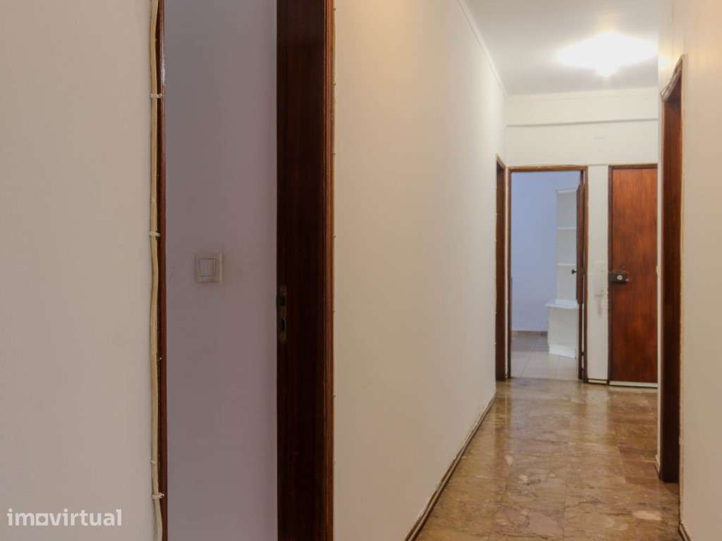 Apartamento T2 no Centro de Faro Ideal para renovar - Grande imagem: 3/14