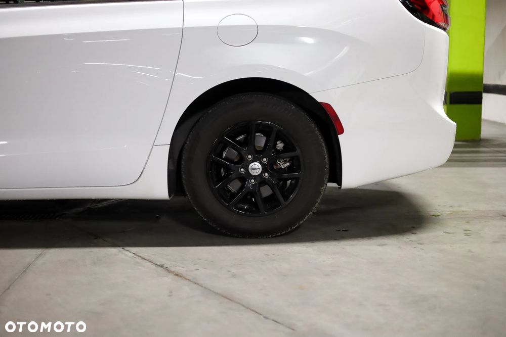 Chrysler Pacifica - 12