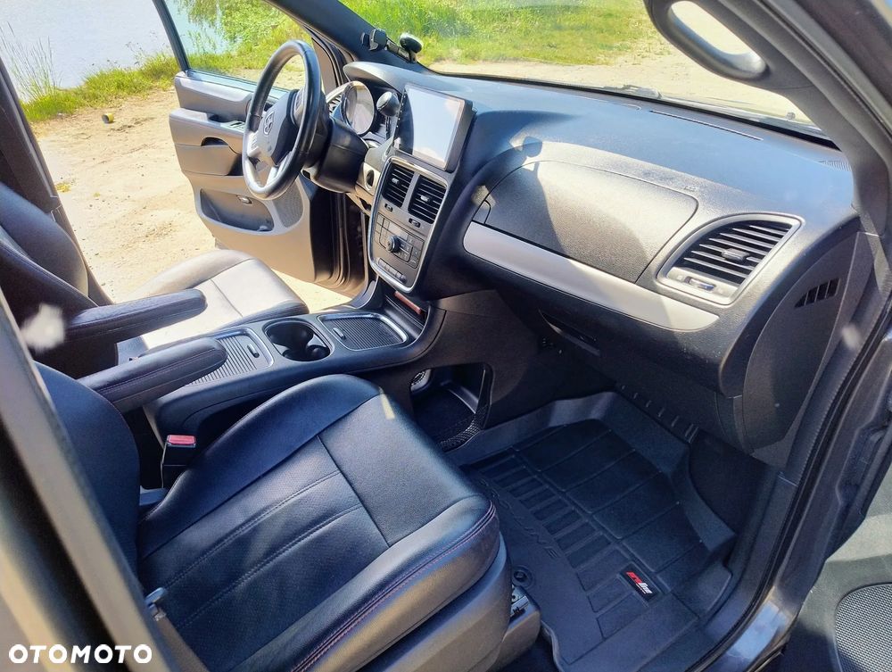 Dodge Grand Caravan - 9