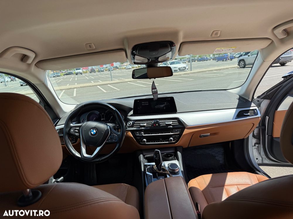 BMW Seria 5 520i AT - 8