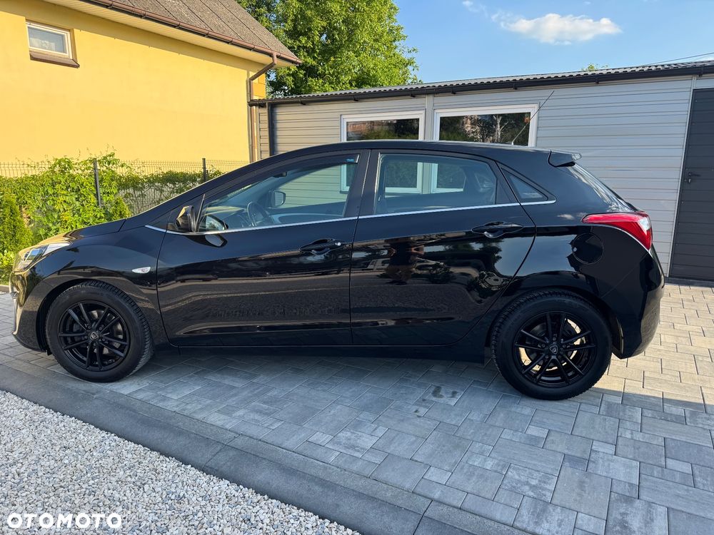 Hyundai i30 blue 1.4 Trend - 12