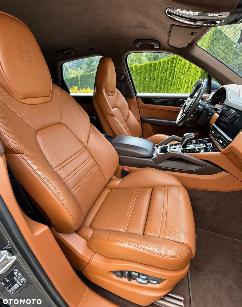 Porsche Cayenne - 4