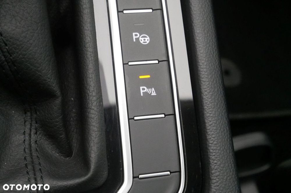 Volkswagen Passat Variant 2.0 TSI Elegance DSG - 20