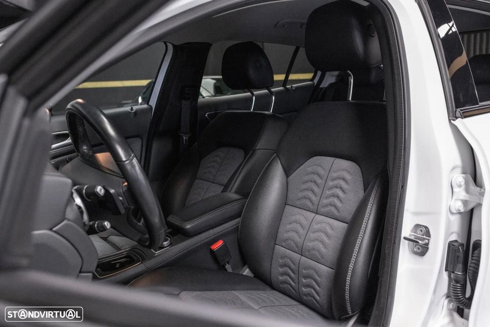 Mercedes-Benz GLA 180 - 28