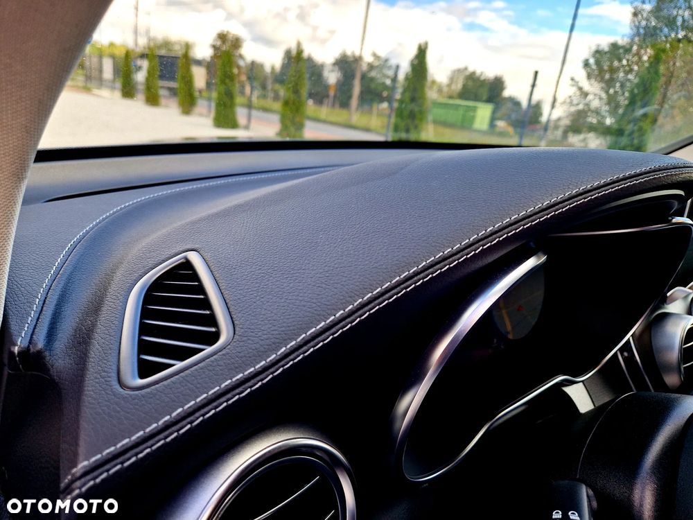 Mercedes-Benz GLC - 21