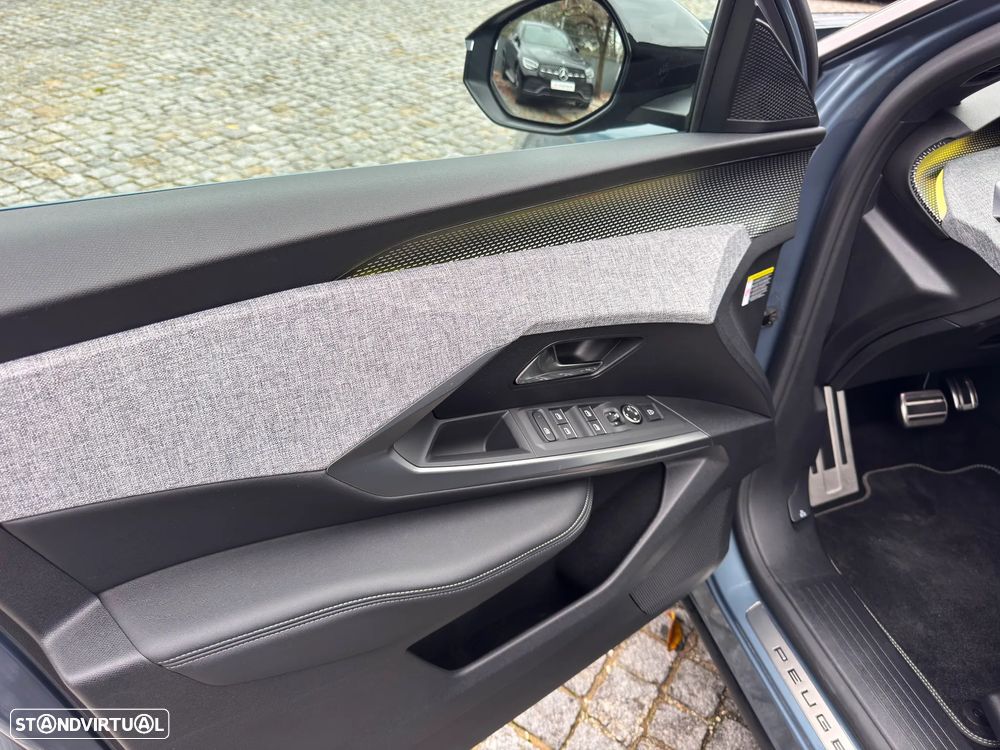 Peugeot E-5008 GT - 18