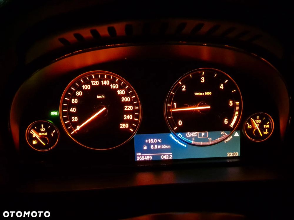 BMW Seria 5 520d - 32