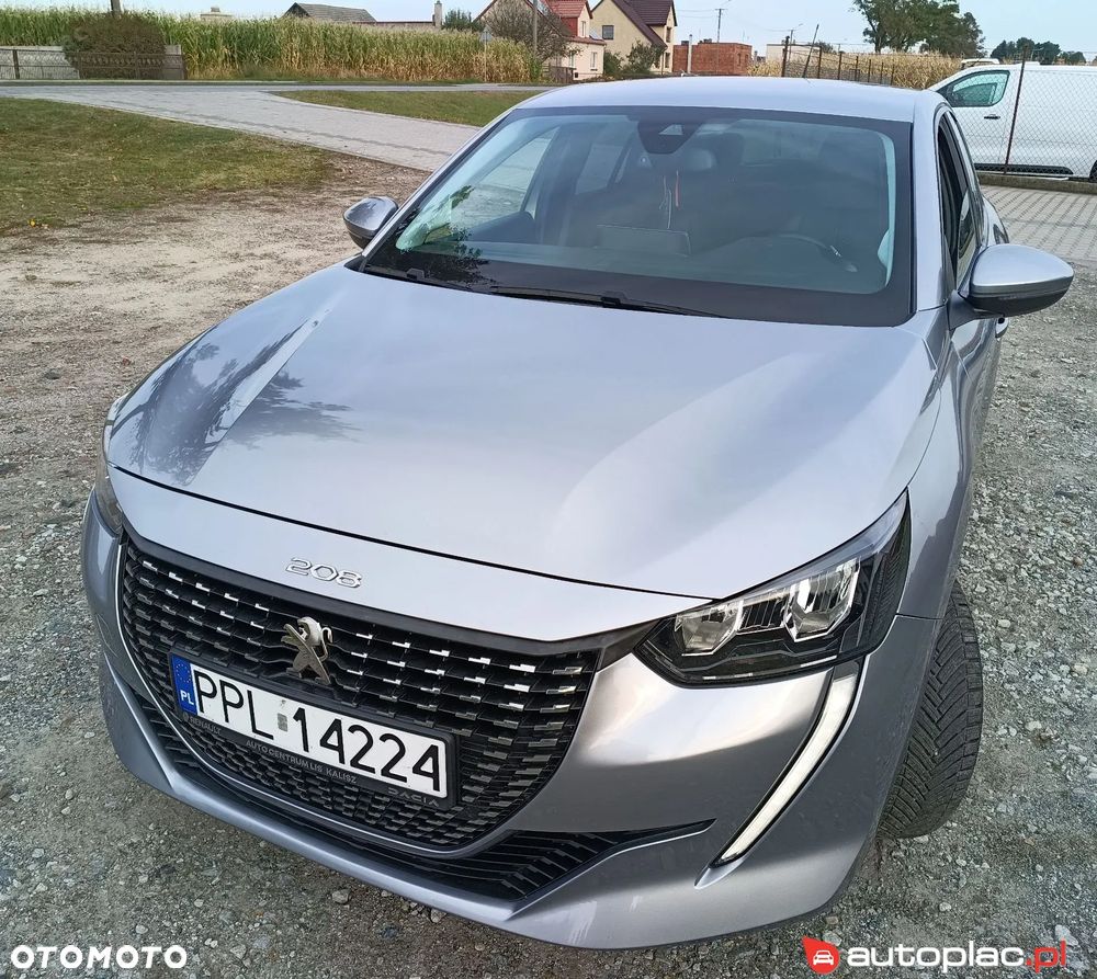 Peugeot 208 - 8